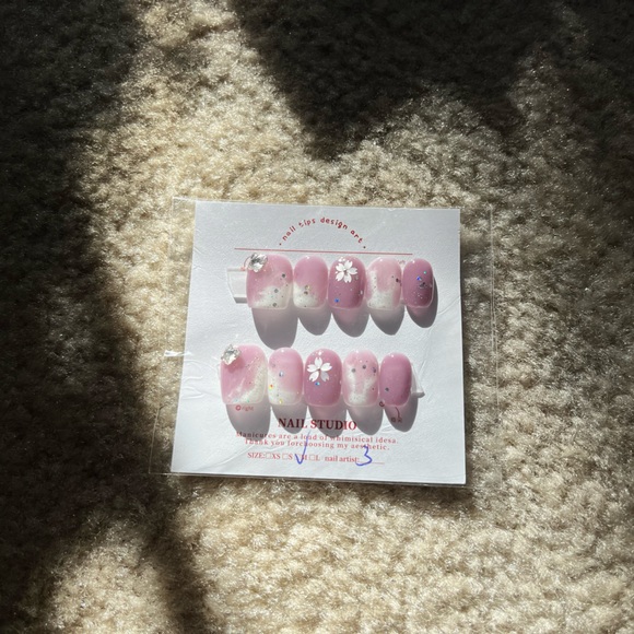 Purple Press-on Nails NWT SIZE M - Picture 2 of 2